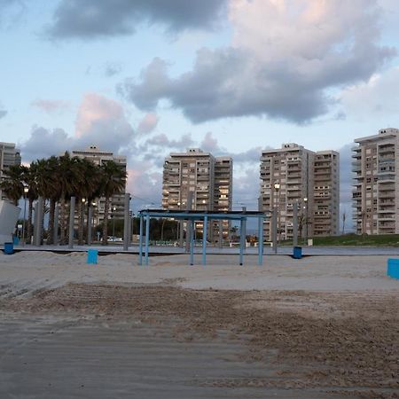 Argaman Beach Apartment Акко Экстерьер фото